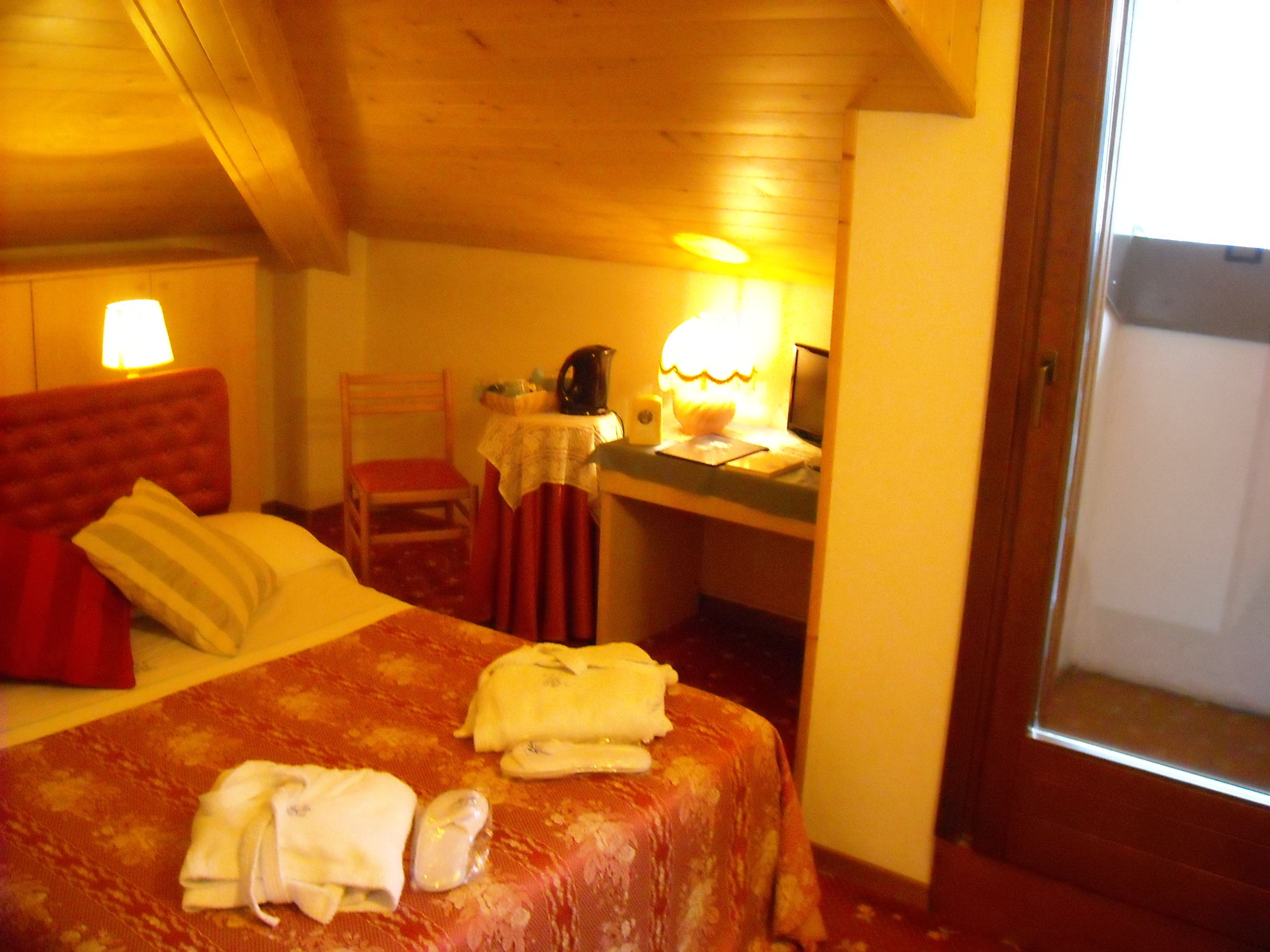 economy double room | in-room safe, cots/infant beds, rollaway beds