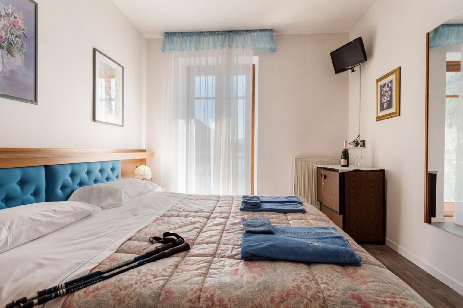 in-room safe, cots/infant beds, rollaway beds