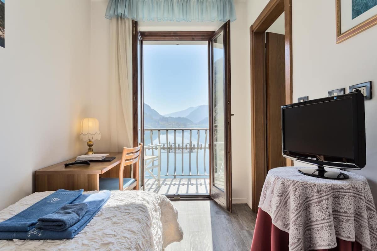 in-room safe, cots/infant beds, rollaway beds