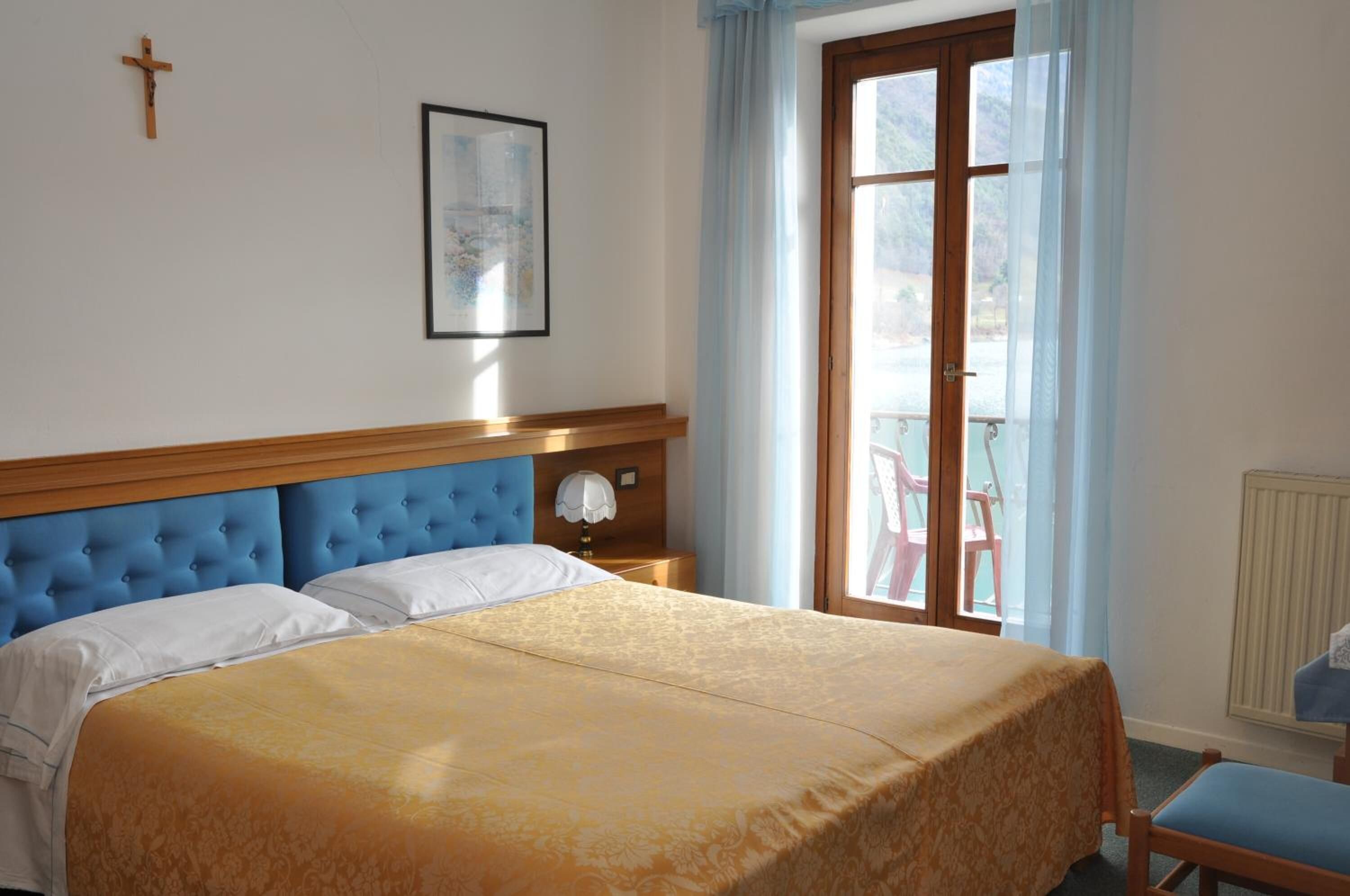 in-room safe, cots/infant beds, rollaway beds