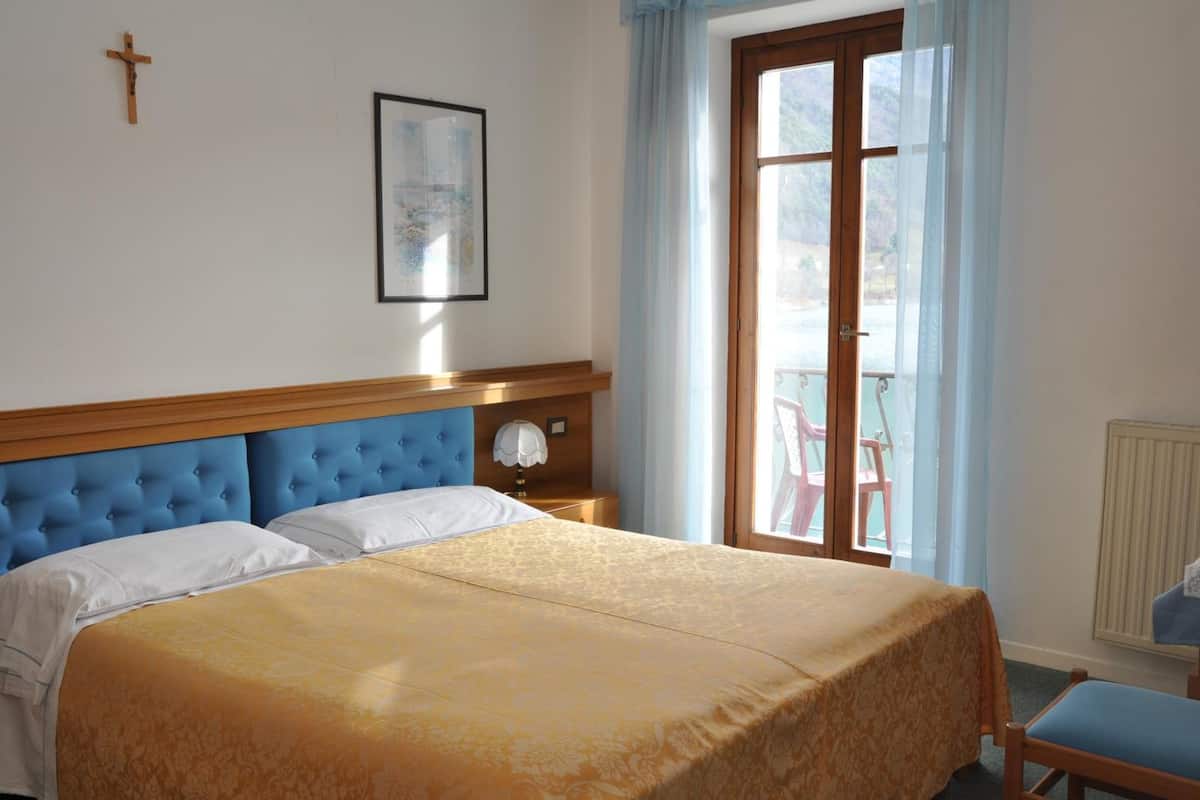 in-room safe, cots/infant beds, rollaway beds