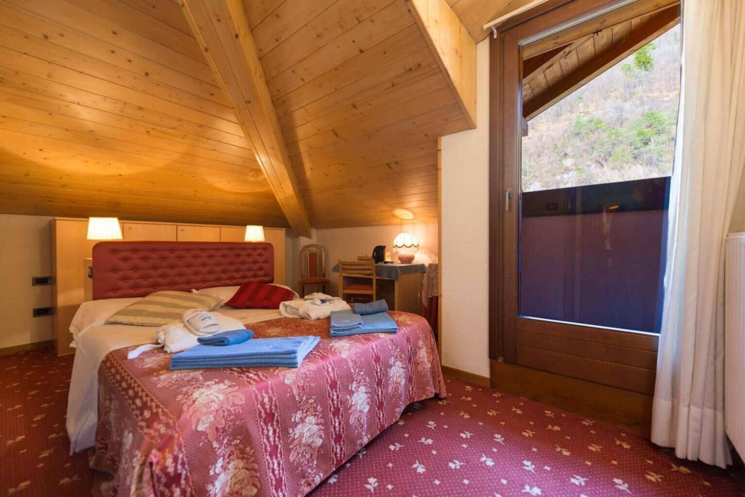 in-room safe, cots/infant beds, rollaway beds