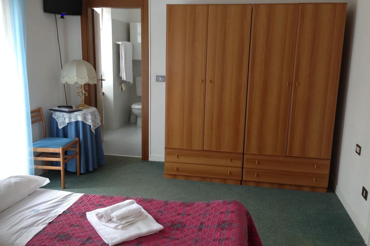 Een kluis op de kamer, babybedden, extra bedden