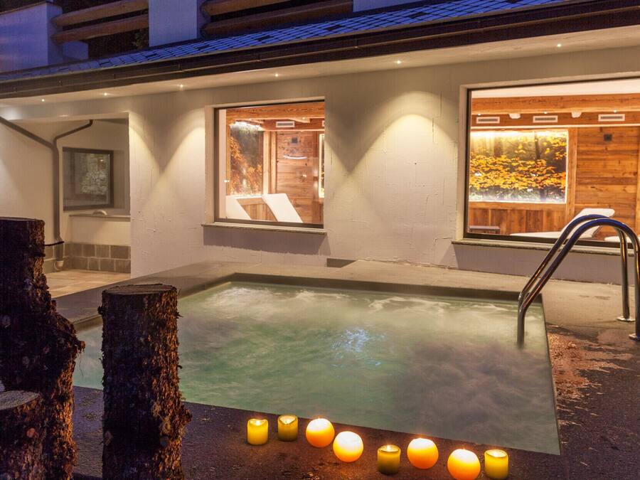 2 indoor pools, open 9:00 AM to 7:00 PM, sun loungers