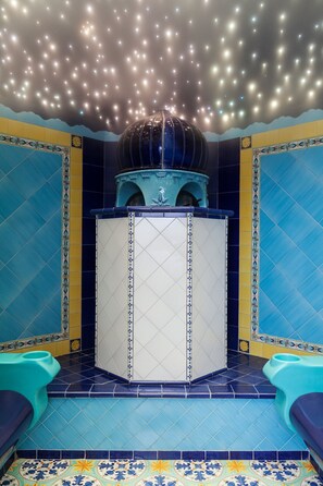 Couples treatment room(s), sauna, hot tub, steam room