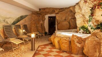 Couples treatment rooms, sauna, hot tub, steam room, hot springs