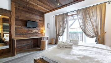 Junior Suite Arnica | Premium bedding, in-room safe, desk, soundproofing