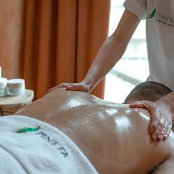Couples treatment room(s), sauna, hot tub, steam room