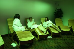 Sauna, hot tub, steam room
