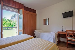 Basic Triple Room | In-room safe, desk, cots/infant beds, WiFi - Pineta (Acqui Terme)