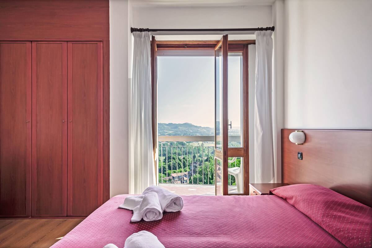 Double Room Single Use | In-room safe, desk, cribs (surcharge), WiFi (surcharge)
