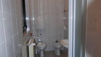 Dusche, Regendusche, kostenlose Toilettenartikel, Haartrockner