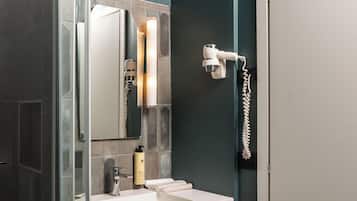 Chambre Supérieure, 1 lit double | Salle de bain