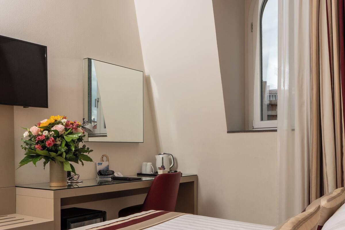 Classic Room, 1 Double Bed | Minibar, in-room safe, desk, blackout curtains