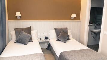 Habitación doble | Caja fuerte, escritorio, tabla de planchar con plancha y wifi gratis