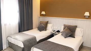 Double Room | In-room safe, desk, iron/ironing board, free WiFi