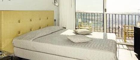 Minibar, coffre-fort, bureau, systĂšme dâinsonorisation