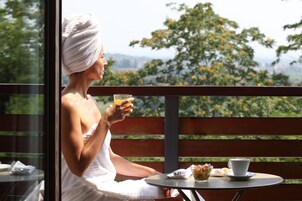 Minibar, in-room safe, blackout drapes, soundproofing