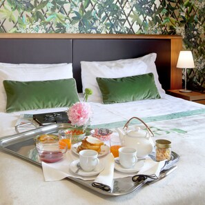 华丽客房 | 迷你吧、客房内保险箱、遮光窗帘、隔音