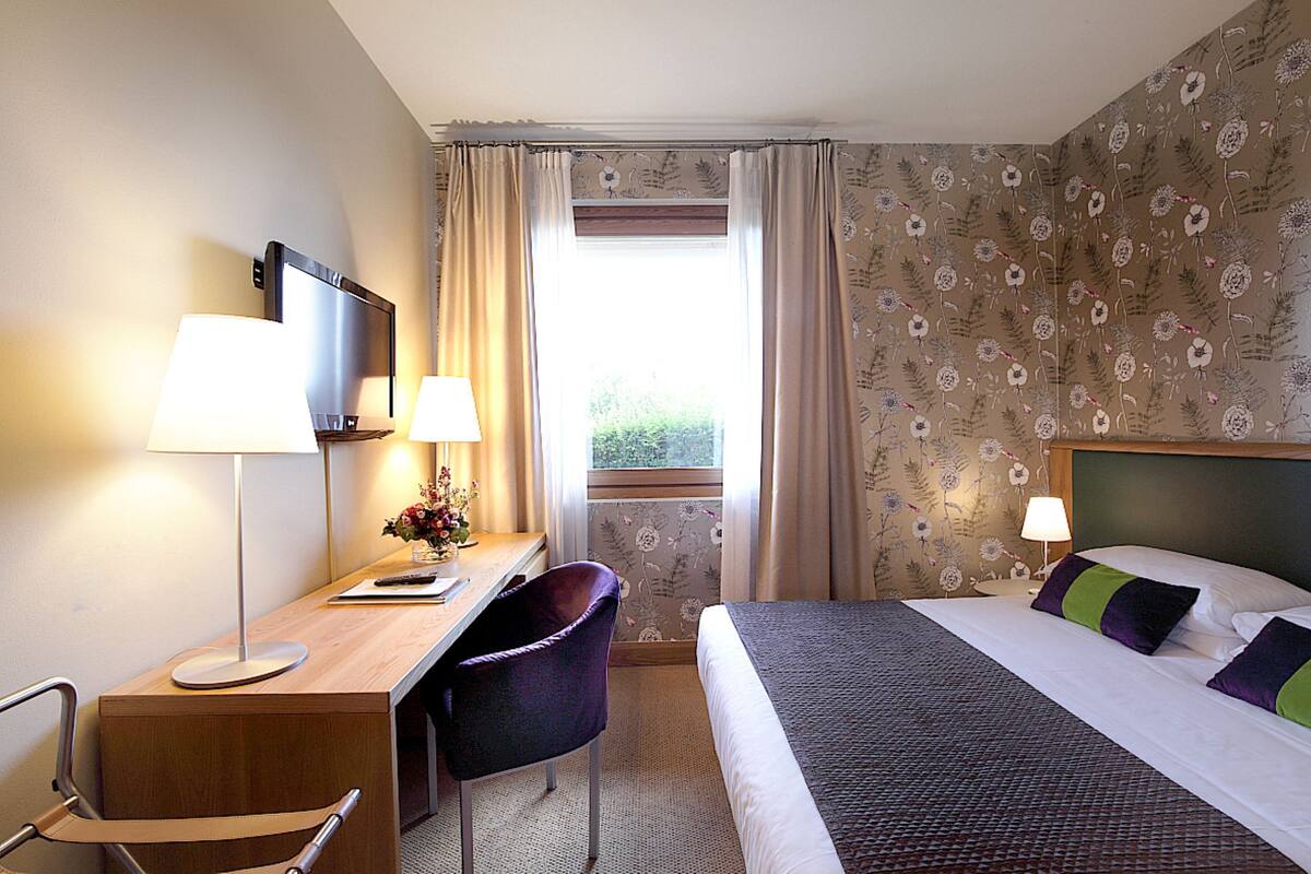 Standard Room | Minibar, in-room safe, blackout drapes, soundproofing