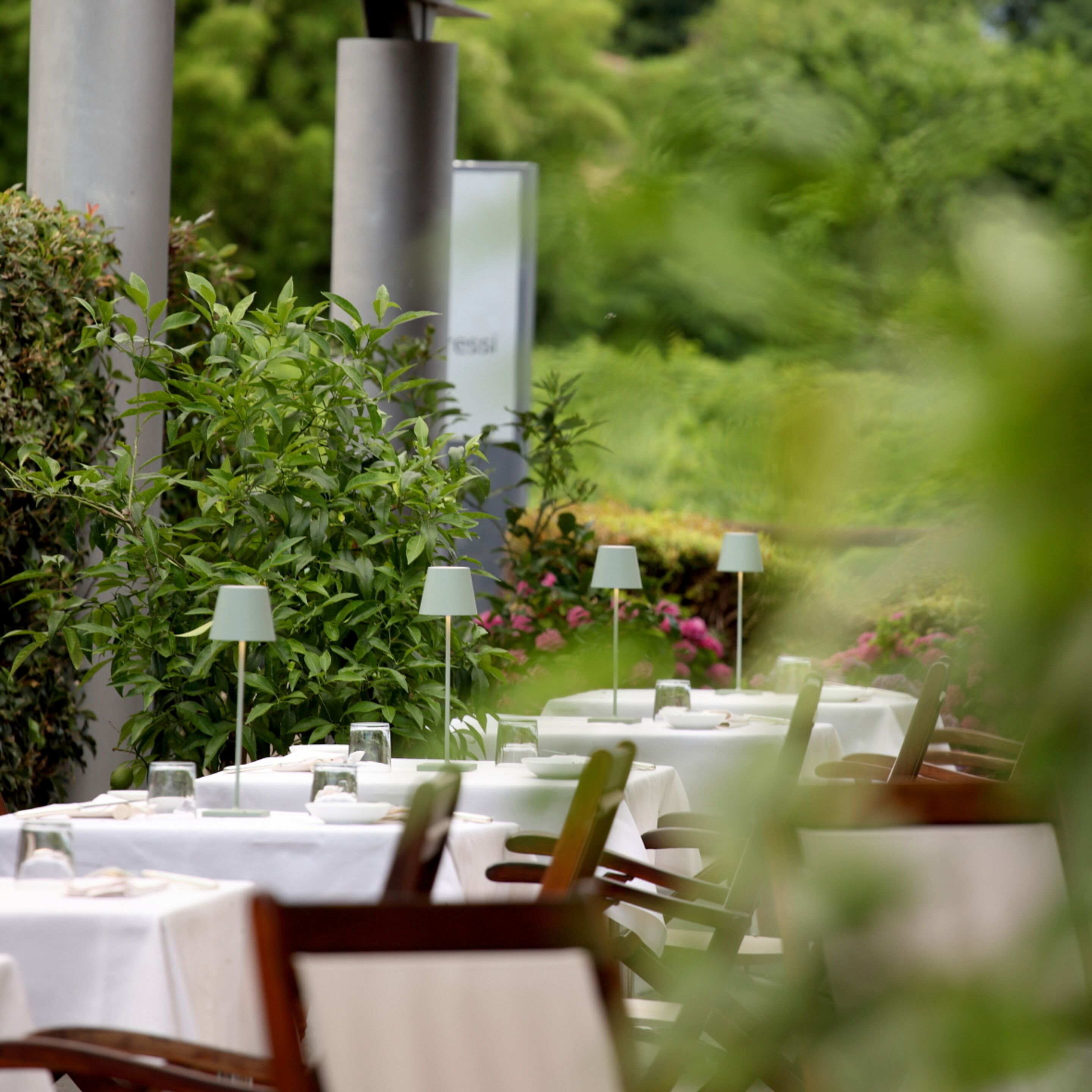 breakfast, lunch and dinner served