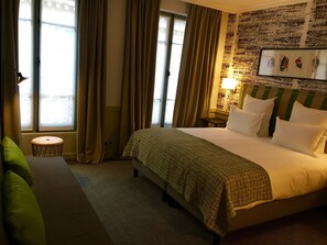 In-room safe, soundproofing, free WiFi