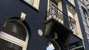 A multi-story building with a sign reading "Hotel d'Amsterdam." - Hotel d'Amsterdam (Amsterdam)