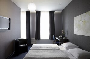 Deluxe Double Room | In-room safe, desk, blackout drapes, iron/ironing board - Hotel d'Amsterdam (Amsterdam)