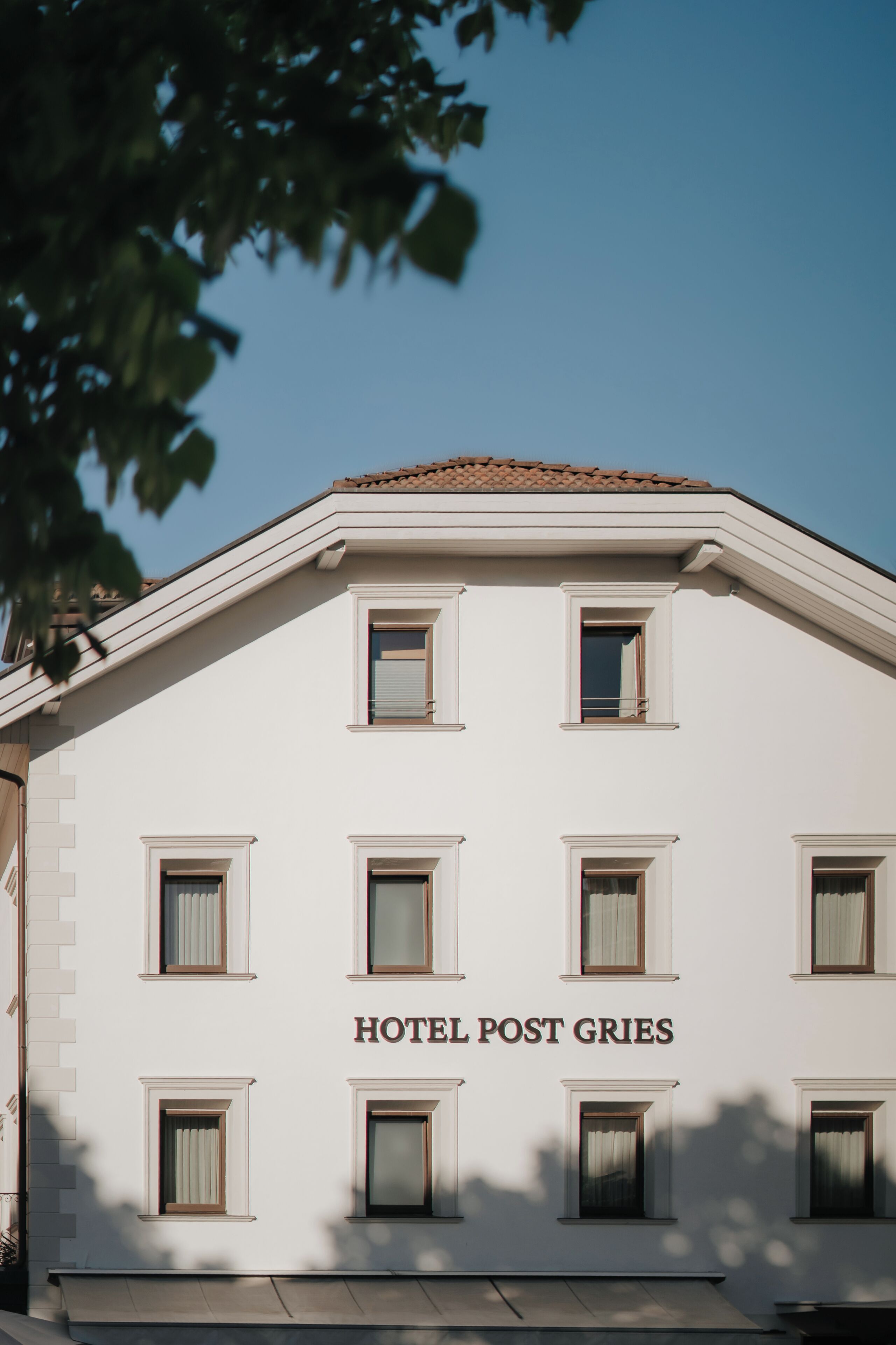 A building with the sign 'HOTEL POST GRIES' indicating a hotel.