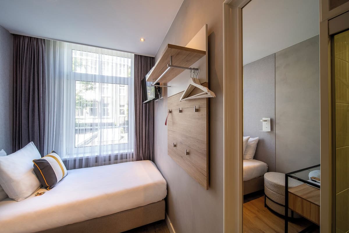 Caja de seguridad en la habitación, escritorio y wifi gratis