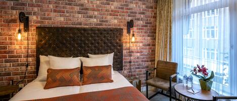 Comfort Triple Room | In-room safe, desk, WiFi (free), bed sheets