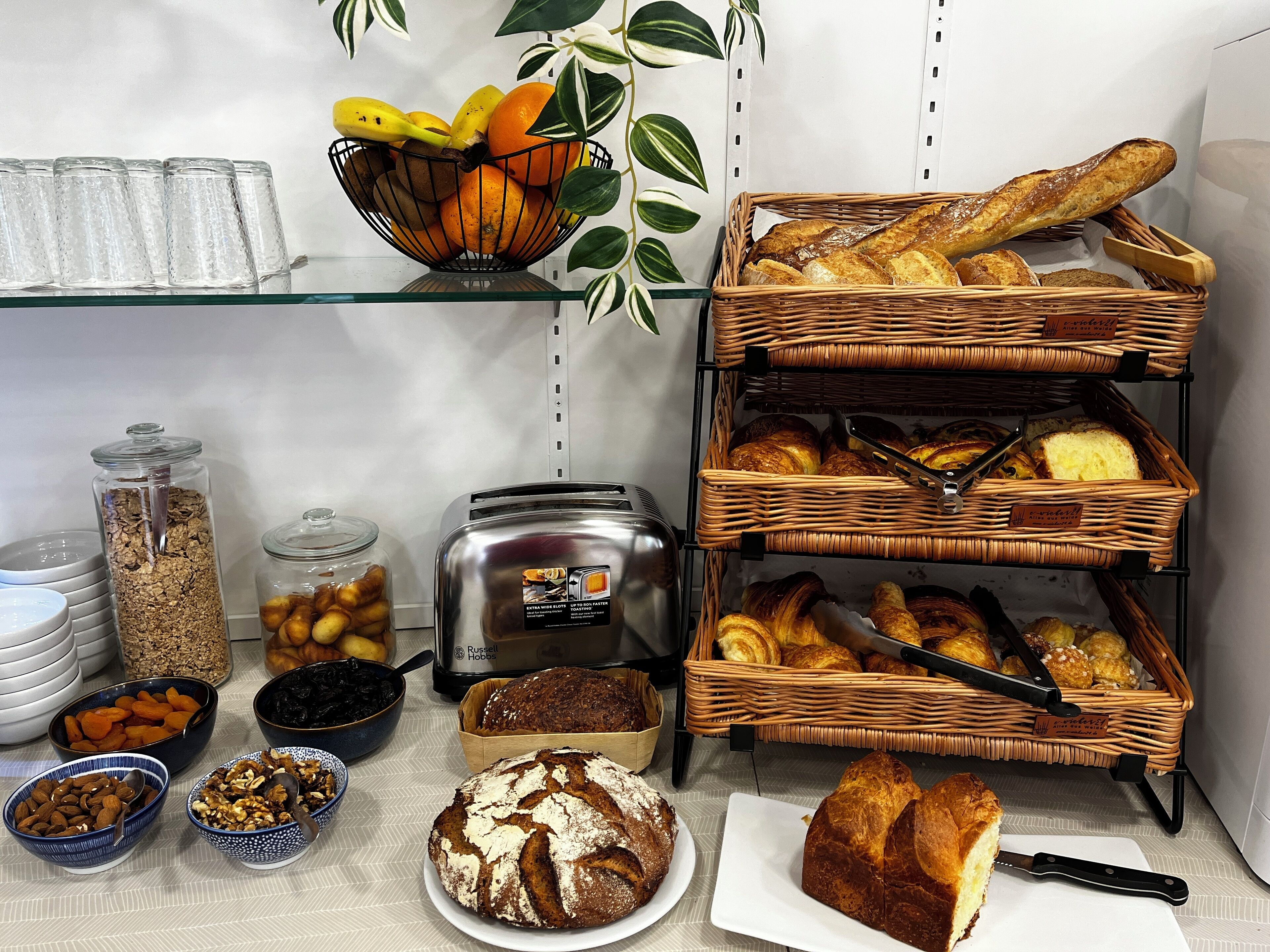 daily continental breakfast (eur 13 per person)
