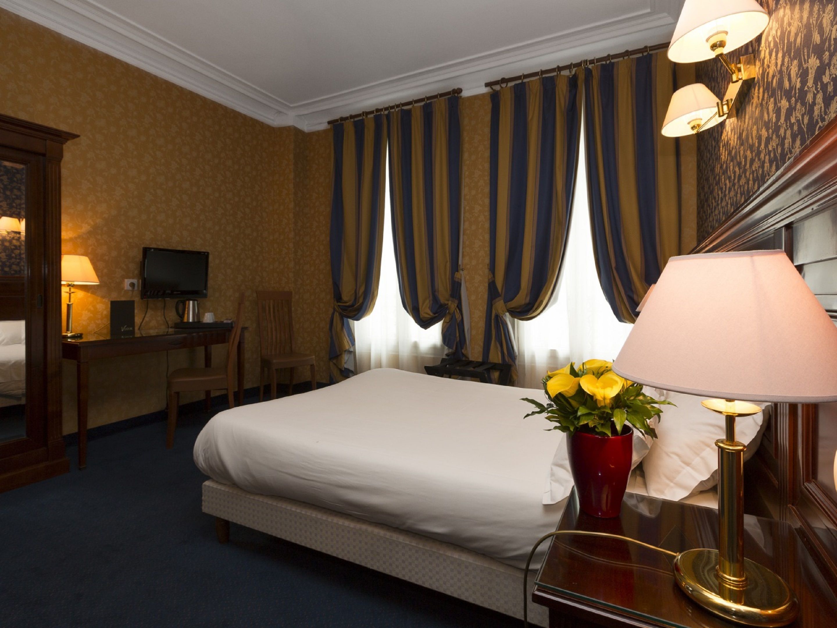 standard double room | premium bedding, pillow-top beds, in-room safe, individually decorated