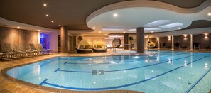 Indoor pool, 2 outdoor pools, open open 24 hours a day, pool loungers - Ideal Park (Laives)