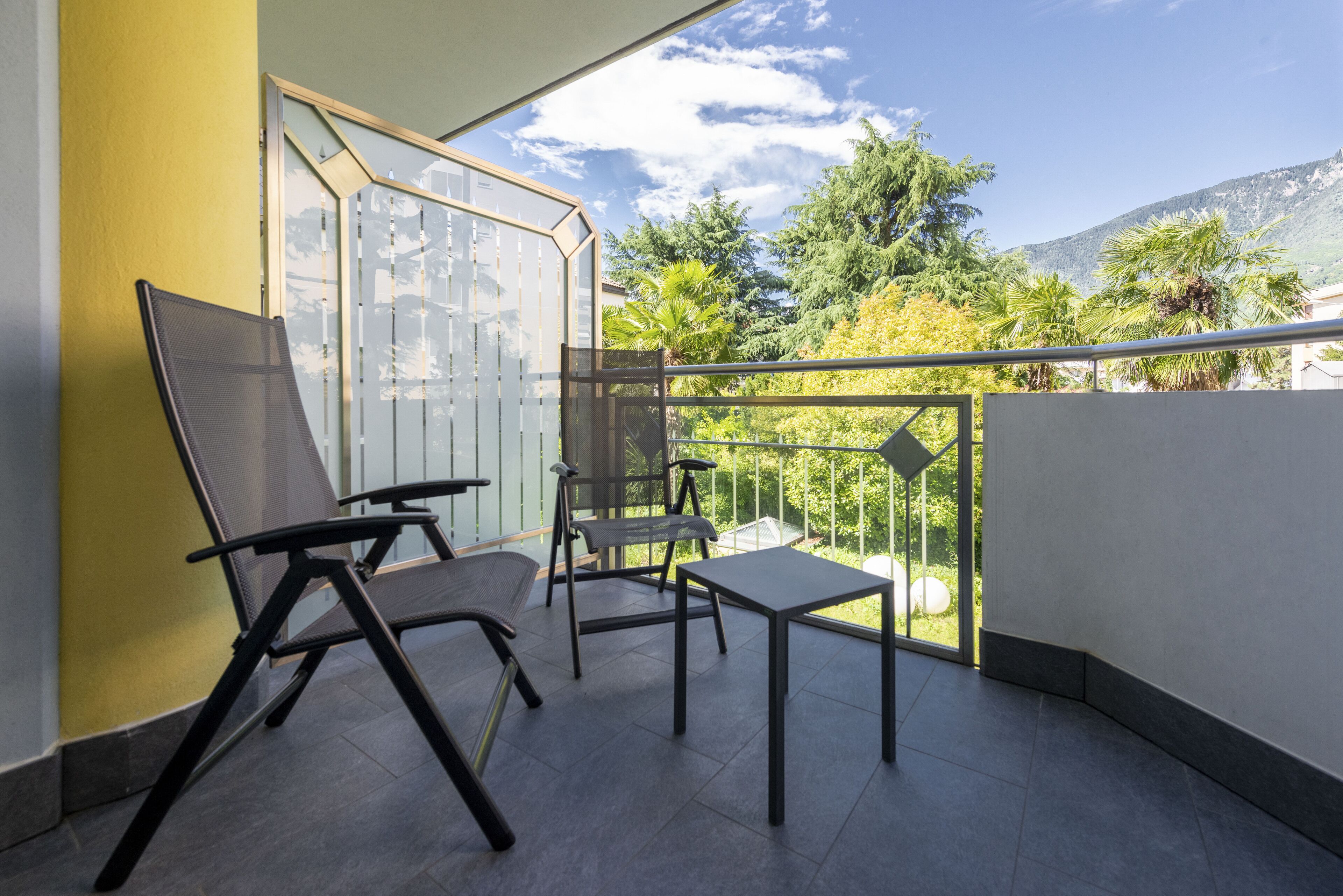 classic large | balcony