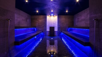 Salas para tratamentos a dois, sauna seca, banheira de hidromassagem