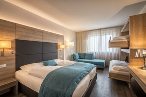 Hypo-allergenic bedding, down duvets, in-room safe, free WiFi - Ideal Park (Laives)