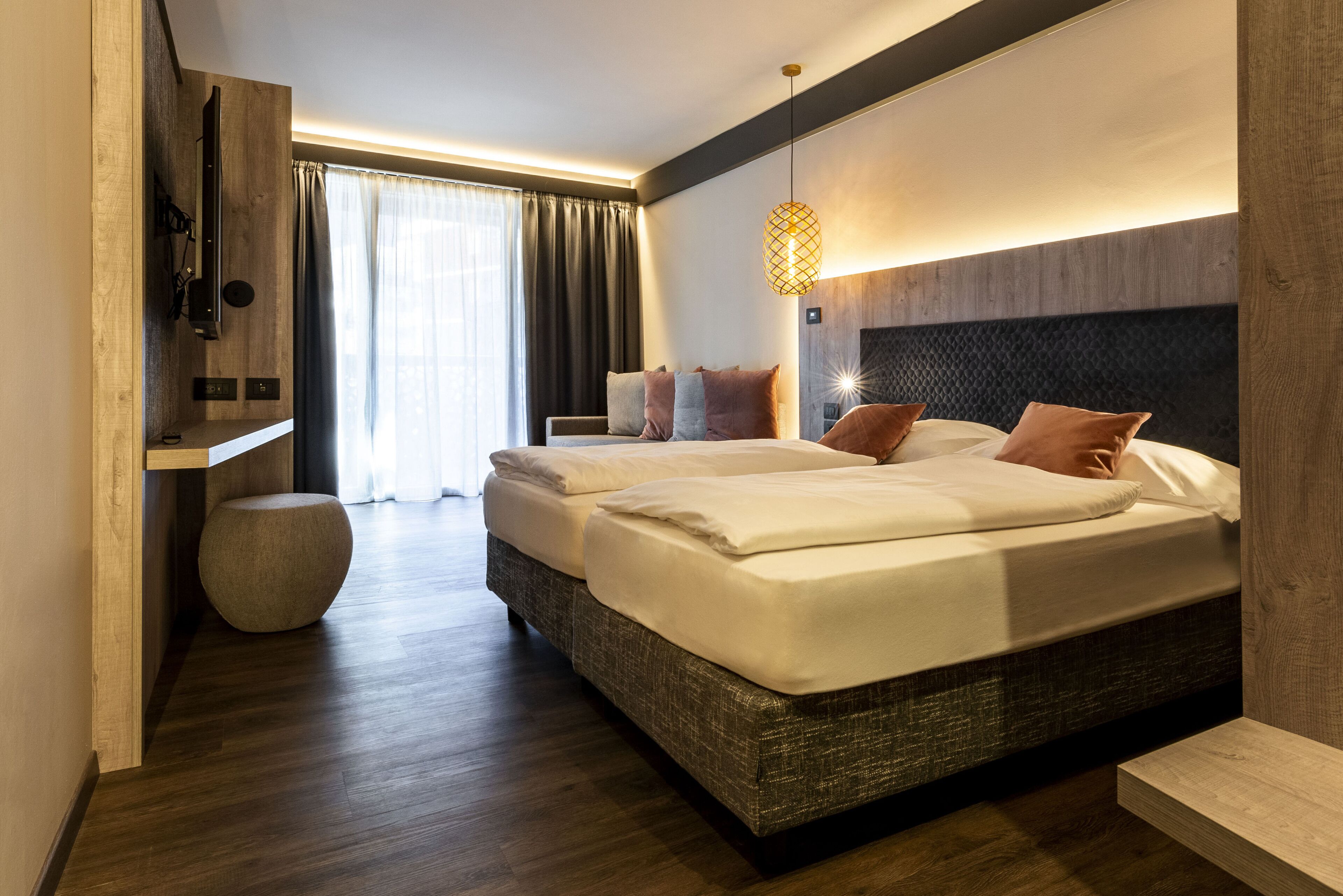 deluxe | 1 bedroom, hypo-allergenic bedding, down duvets, in-room safe