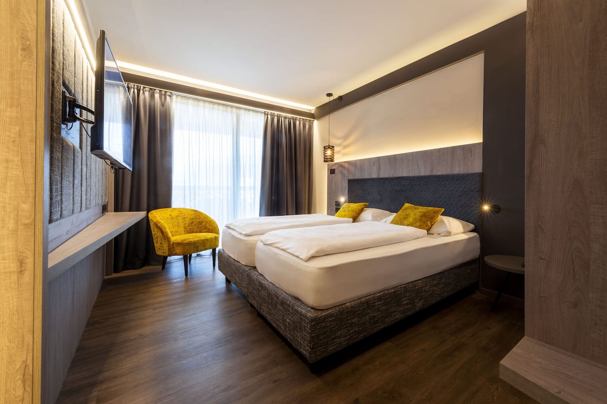 1 bedroom, hypo-allergenic bedding, down duvets, in-room safe