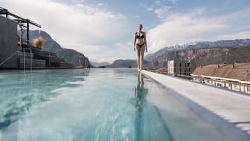 Indoor pool, seasonal outdoor pool, pool loungers