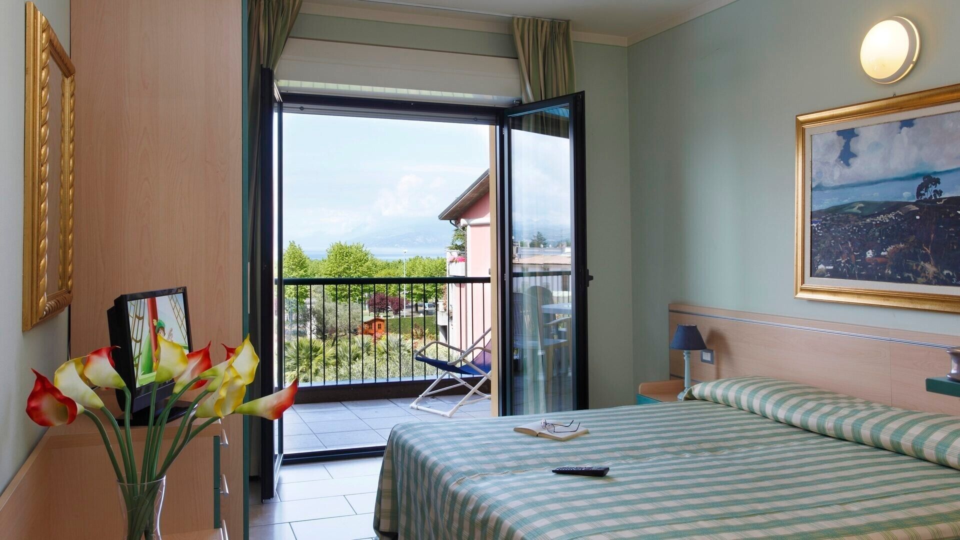 Classic Apartment | In-room safe, desk, iron/ironing board, free cribs/infant beds