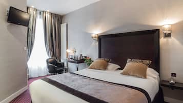 Quarto superior | Frigobar, cofres nos quartos, escrivaninha, quartos à prova de som