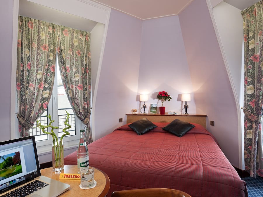 Standard Double Room | Minibar, in-room safe, desk, soundproofing