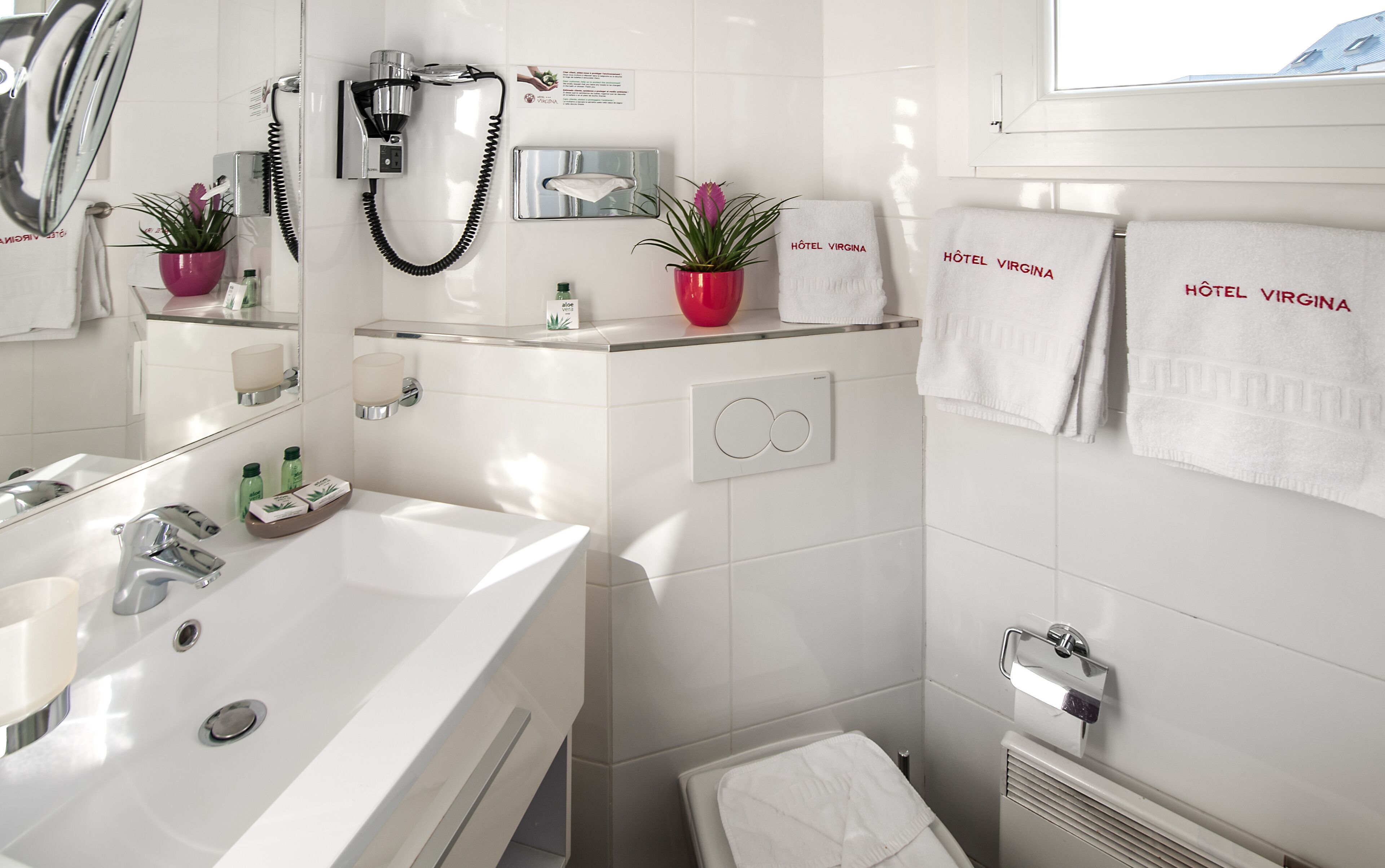 executive room | bathroom | free toiletries, hair dryer, towels