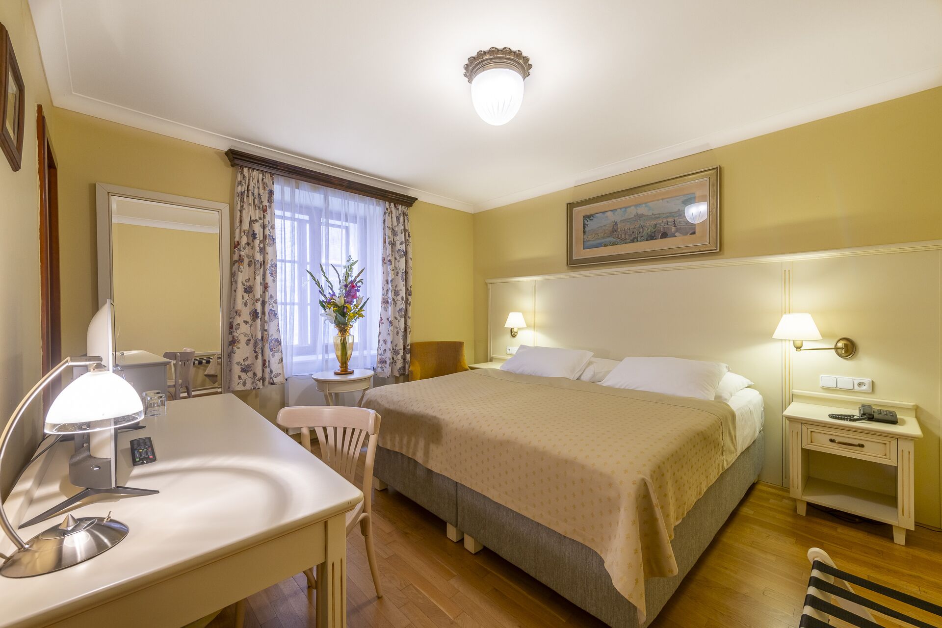 double room | 1 bedroom, minibar, in-room safe, iron/ironing board