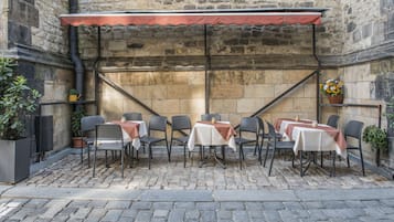 S'hi serveixen dinars, sopars i plats de cuina regional