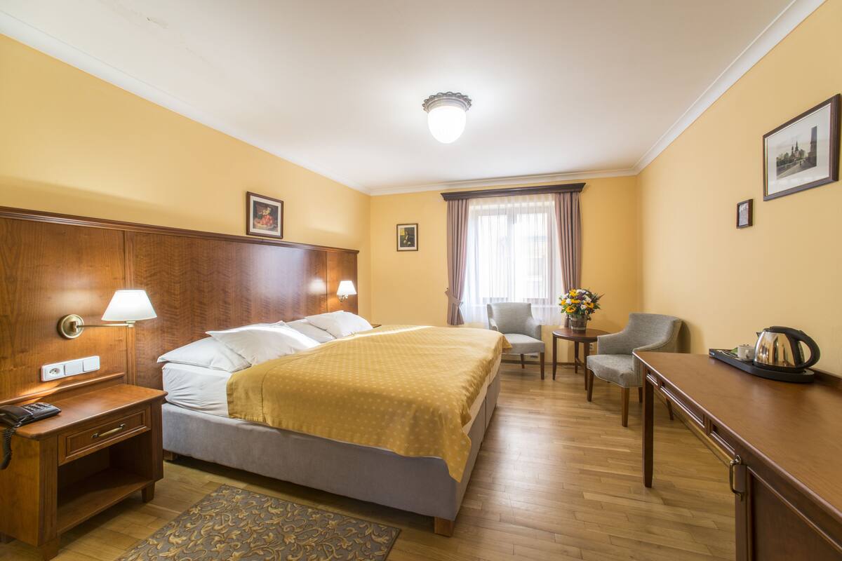Doppelzimmer | Minibar, Zimmersafe, Bügeleisen/Bügelbrett, kostenloses WLAN