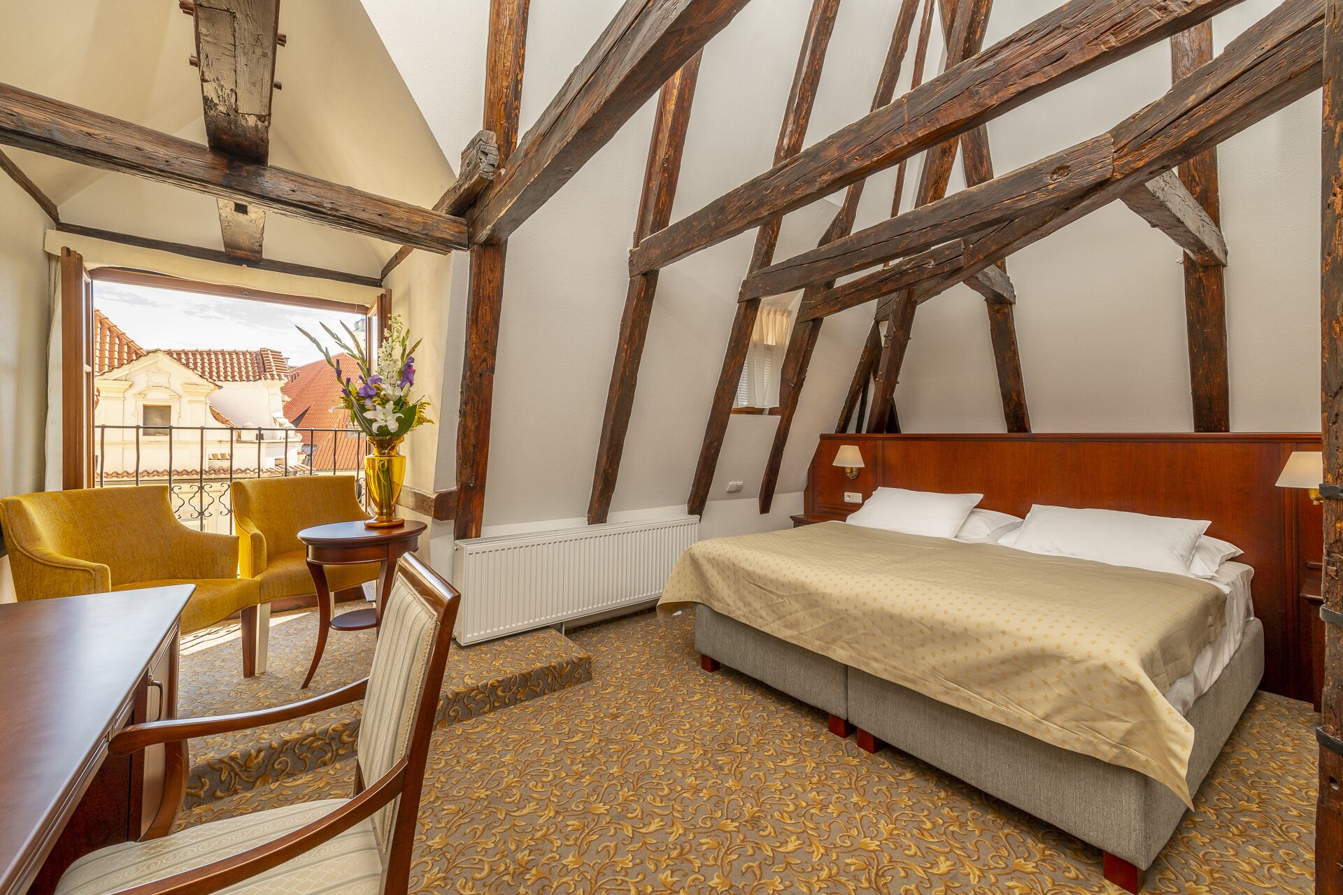 triple room | 1 bedroom, minibar, in-room safe, iron/ironing board