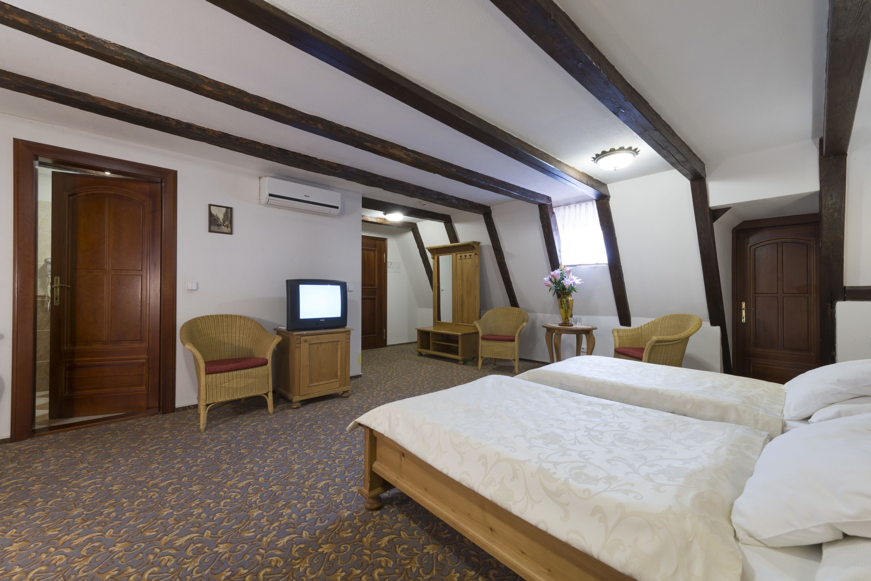 triple room | 1 bedroom, minibar, in-room safe, iron/ironing board