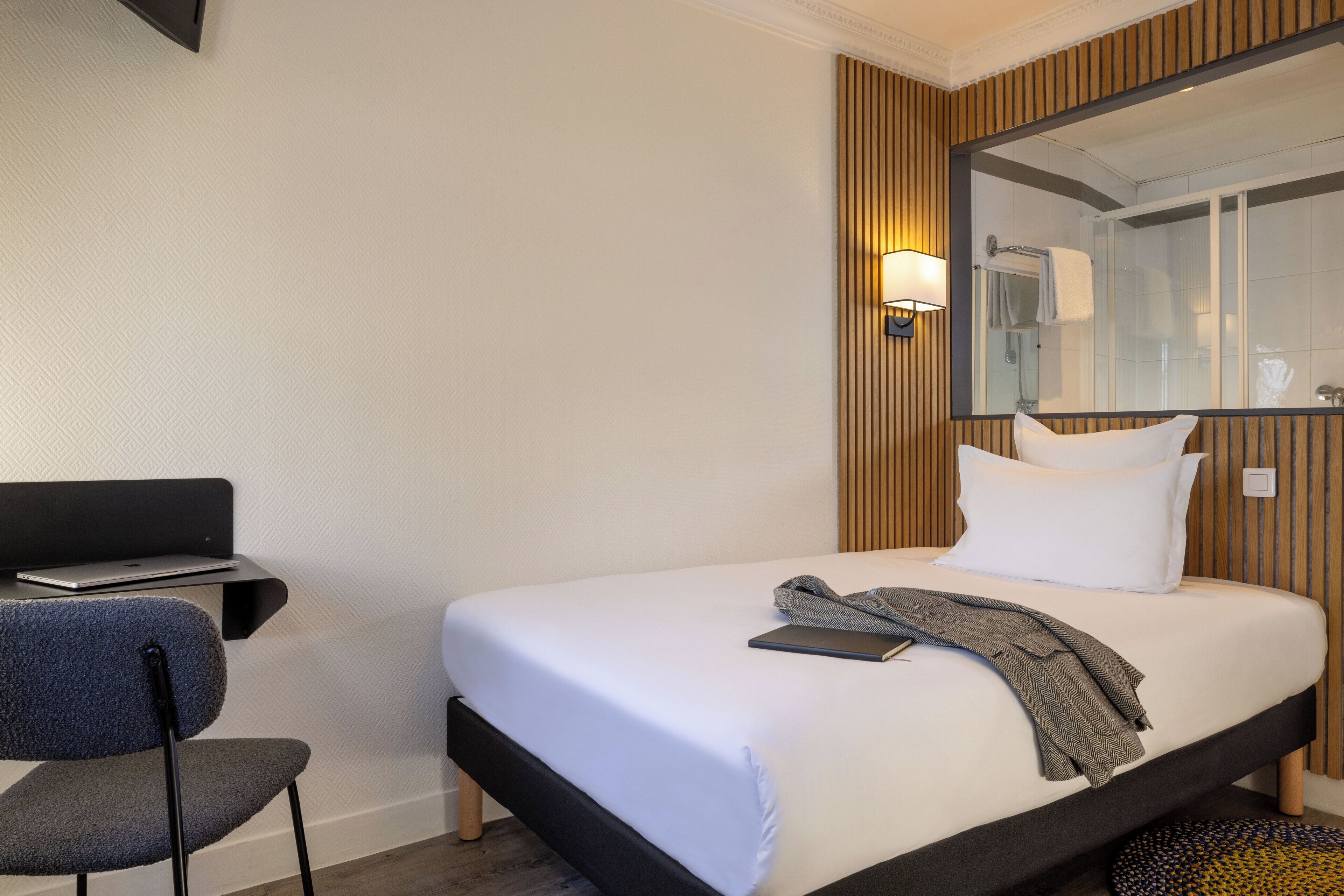 single room | in-room safe, desk, blackout curtains, soundproofing